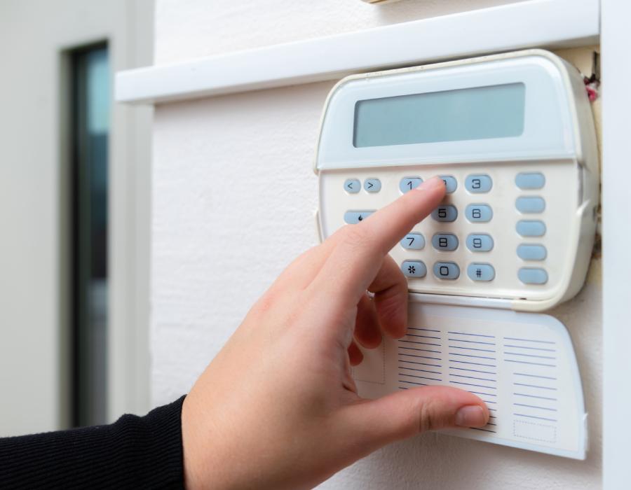 Installation système d'alarme et moteur de portail
